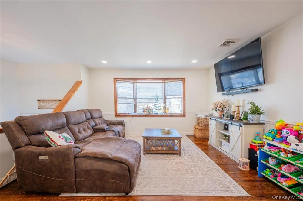 2695 Ocean Avenue Seaford, NY 11783