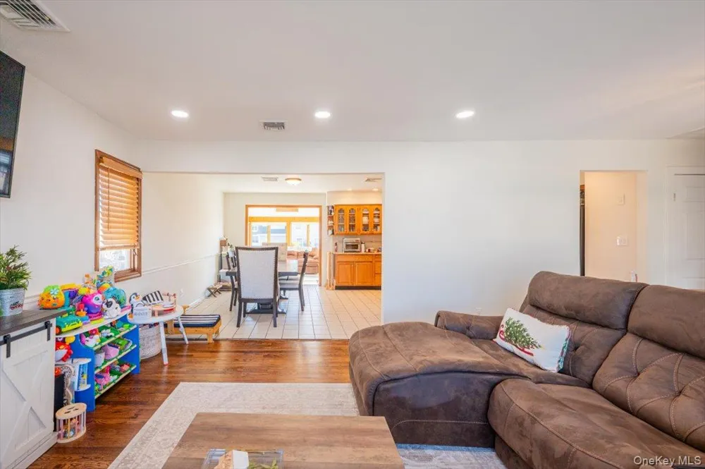 2695 Ocean Avenue Seaford, NY 11783