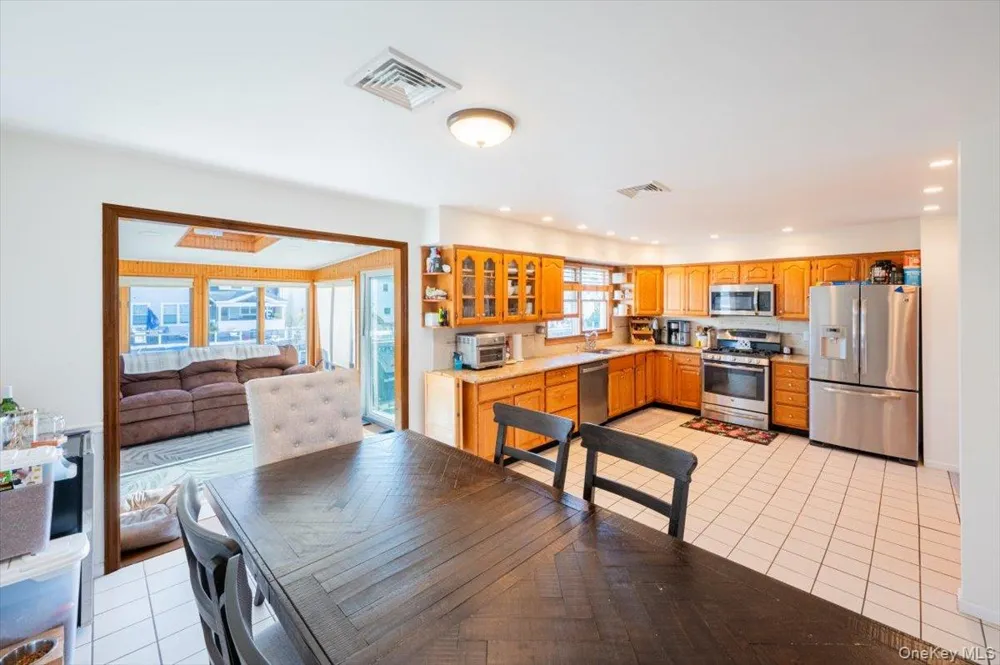2695 Ocean Avenue Seaford, NY 11783