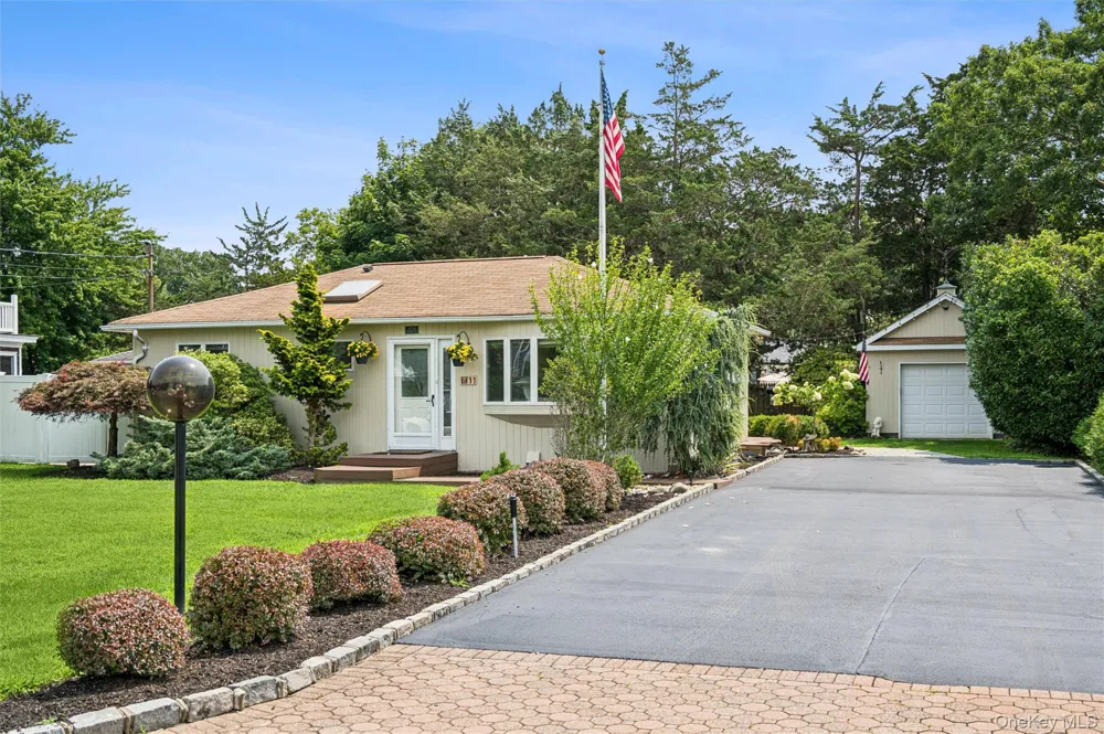 11 Bay Street Center Moriches, NY 11934