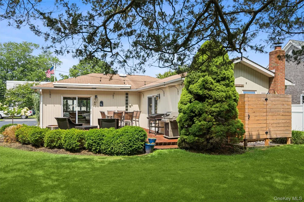 11 Bay Street Center Moriches, NY 11934