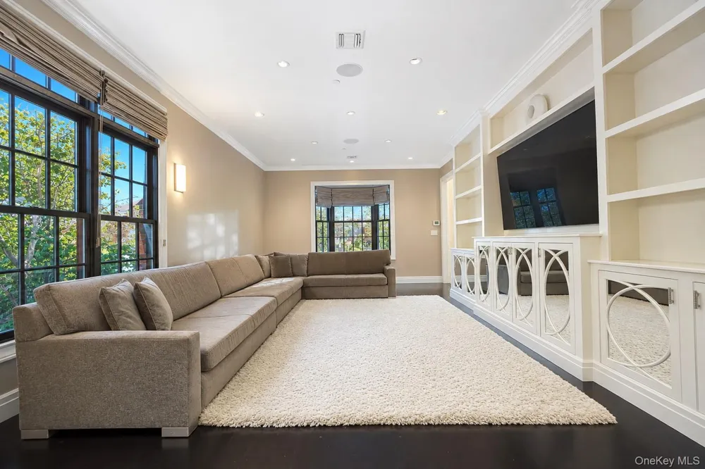 28 Durges Street Staten Island, NY 10304