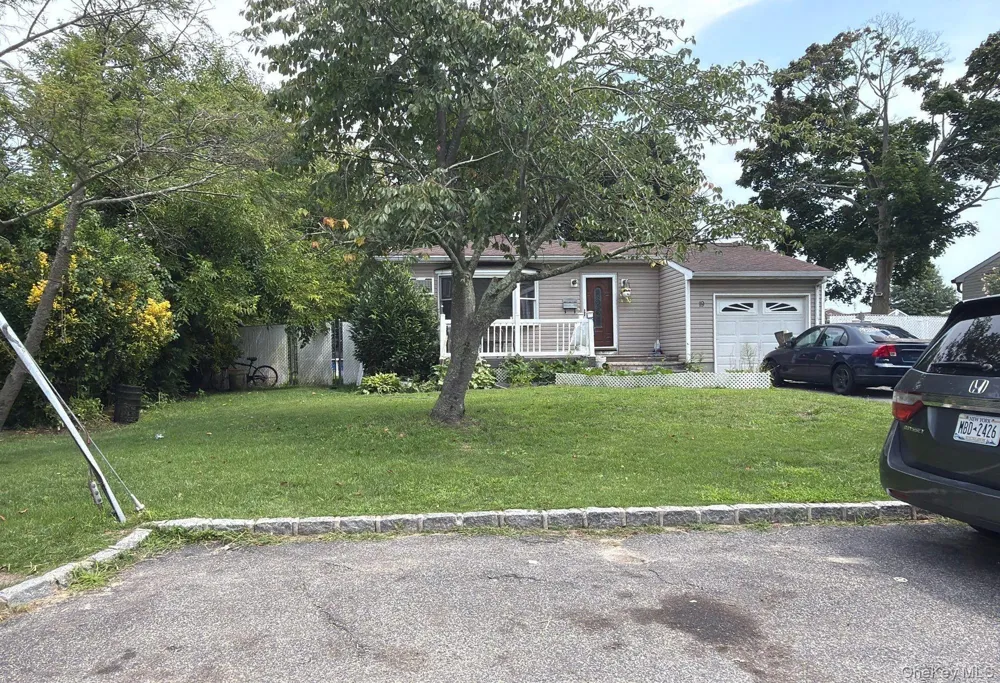 19 Chapman Place Bay Shore, NY 11706