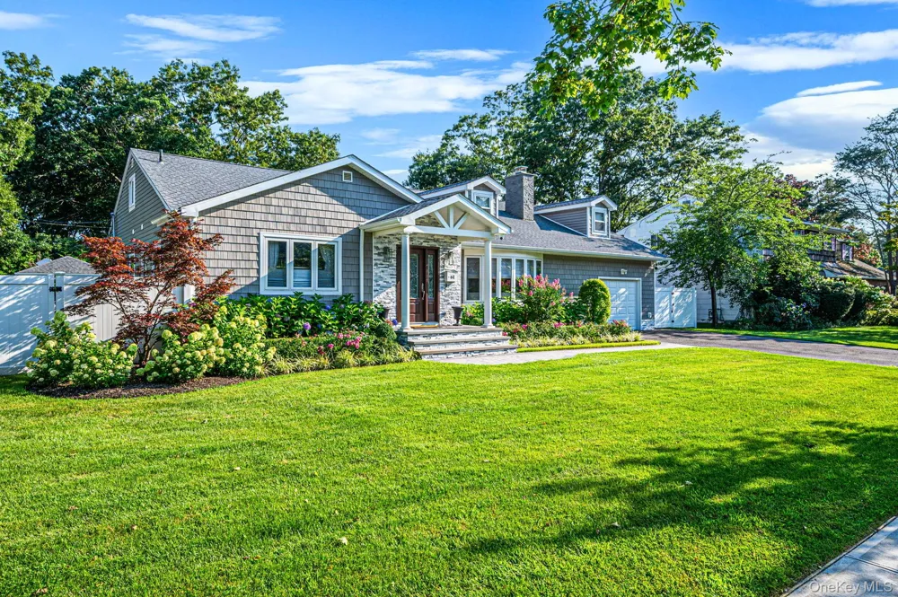 61 Lauren Avenue Dix Hills, NY 11746