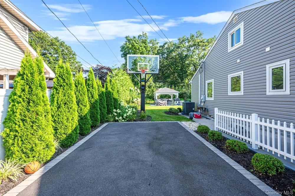 61 Lauren Avenue Dix Hills, NY 11746