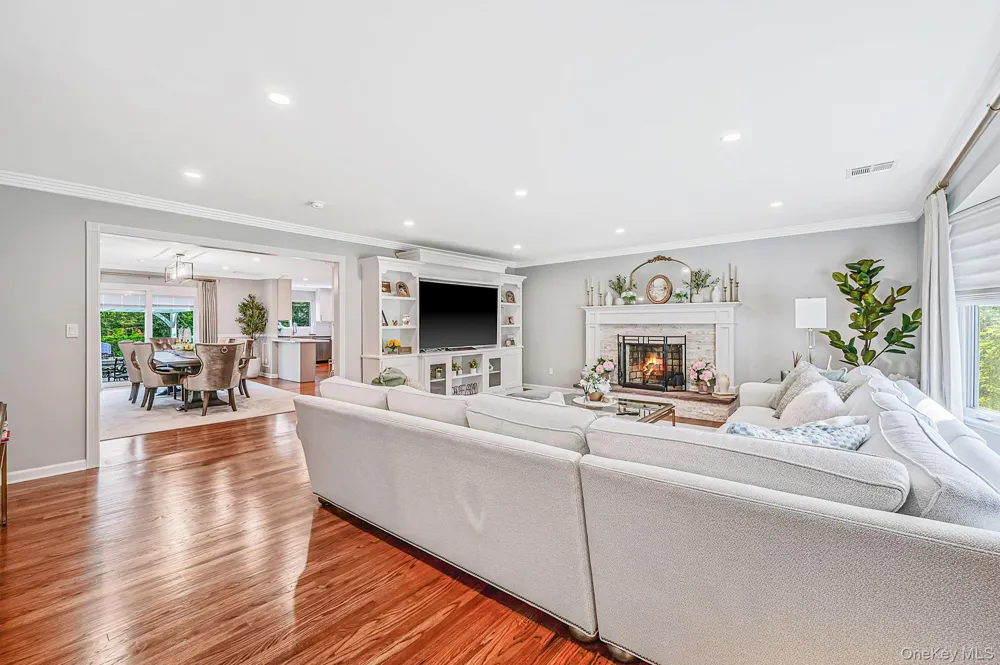 61 Lauren Avenue Dix Hills, NY 11746