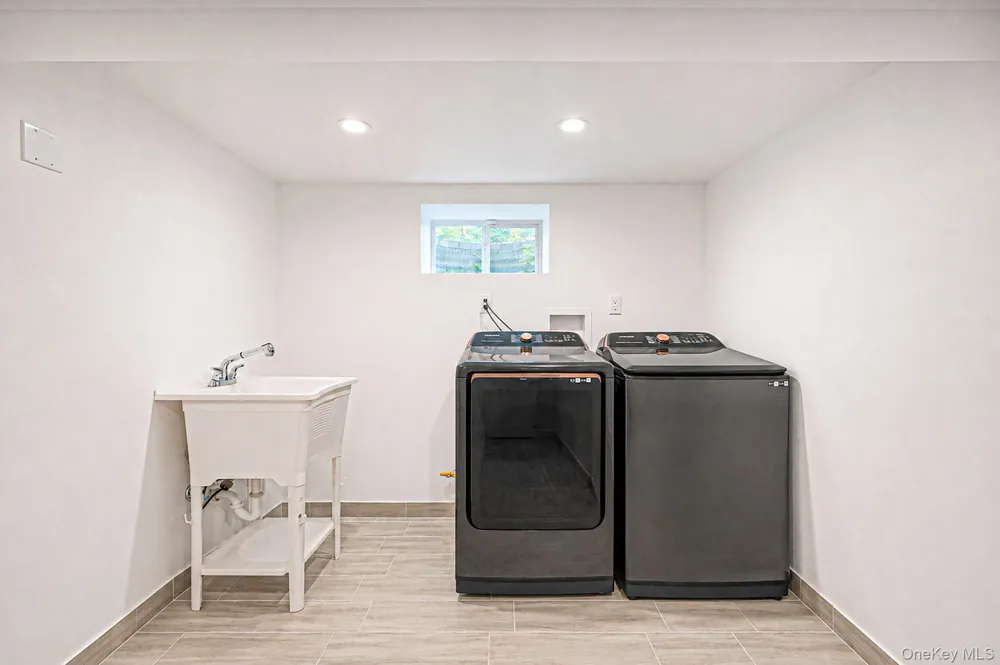 61 Lauren Avenue Dix Hills, NY 11746