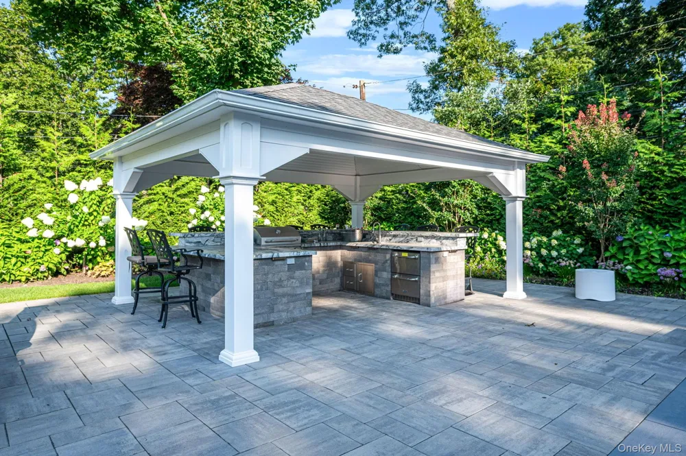 61 Lauren Avenue Dix Hills, NY 11746