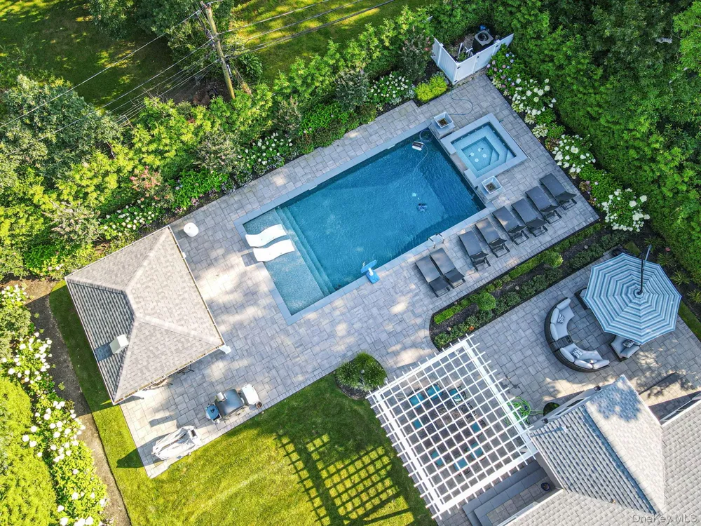 61 Lauren Avenue Dix Hills, NY 11746