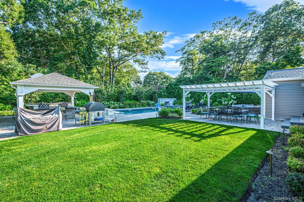 61 Lauren Avenue Dix Hills, NY 11746