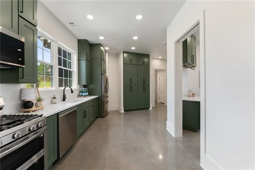 5711 Cleveland Highway Clermont, GA 30527