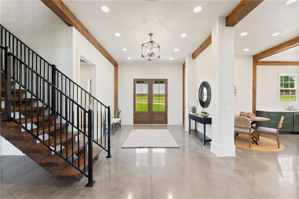 5711 Cleveland Highway Clermont, GA 30527