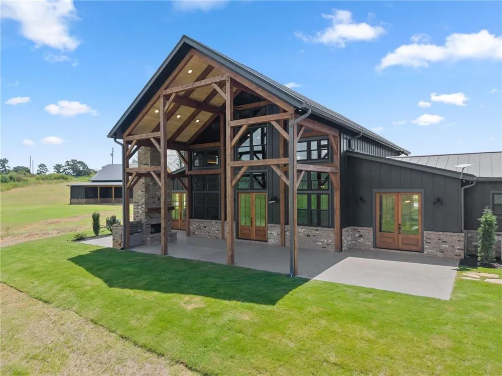 5711 Cleveland Highway Clermont, GA 30527