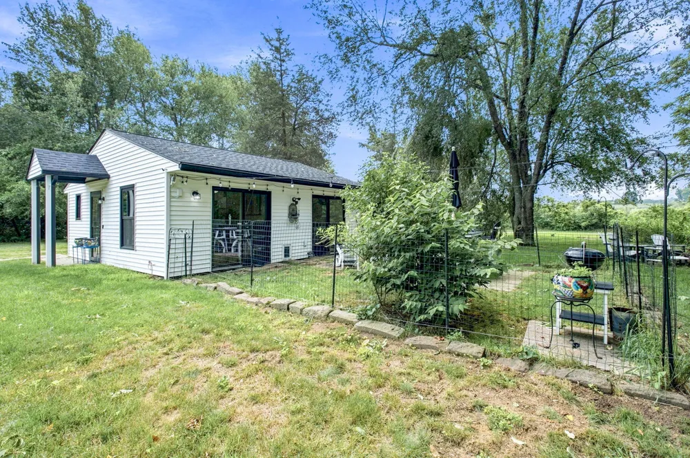 7188 E Beach Drive South Haven, MI 49090
