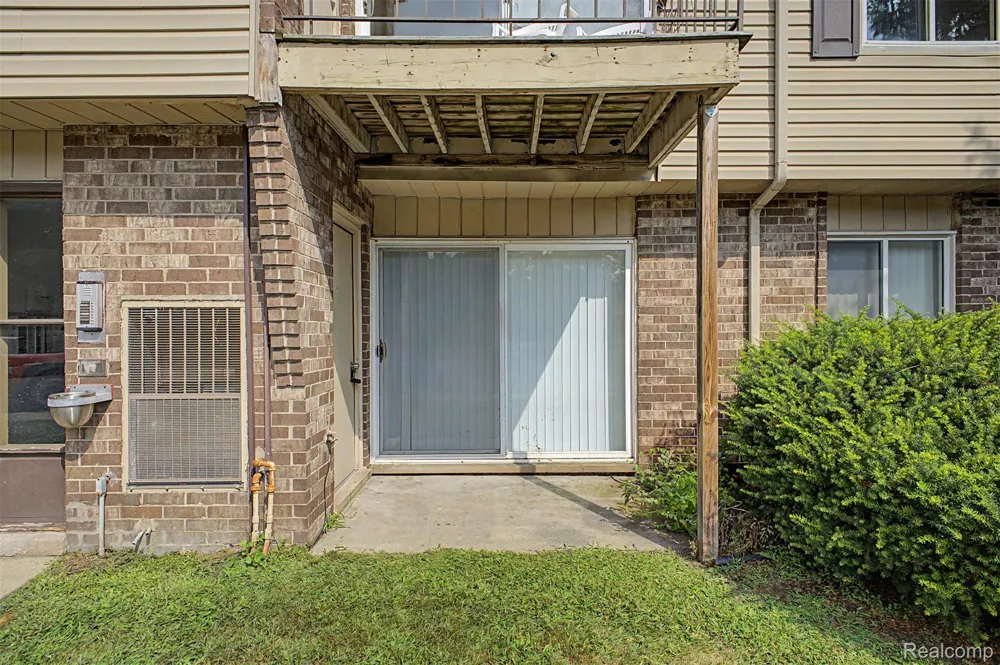 38220 Fairway Court Clinton Charter Township, MI 48038