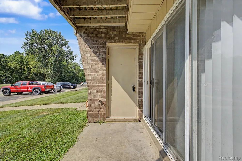 38220 Fairway Court Clinton Charter Township, MI 48038