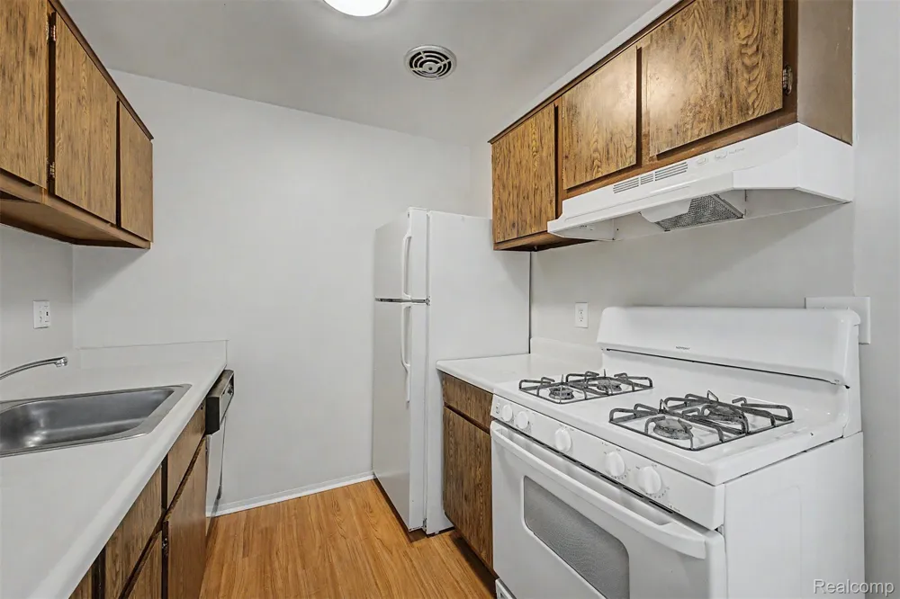 38220 Fairway Court Clinton Charter Township, MI 48038