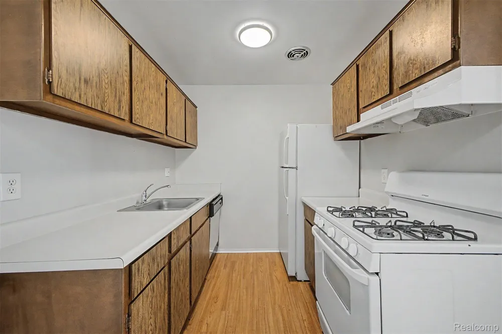 38220 Fairway Court Clinton Charter Township, MI 48038