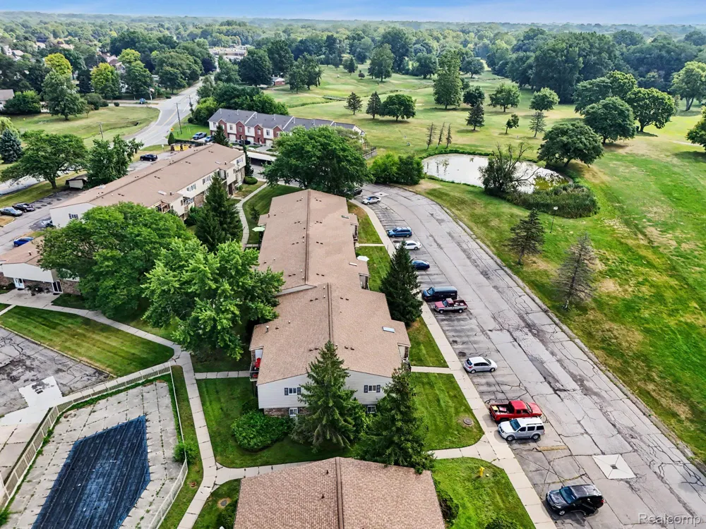 38220 Fairway Court Clinton Charter Township, MI 48038