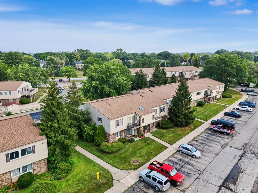38220 Fairway Court Clinton Charter Township, MI 48038