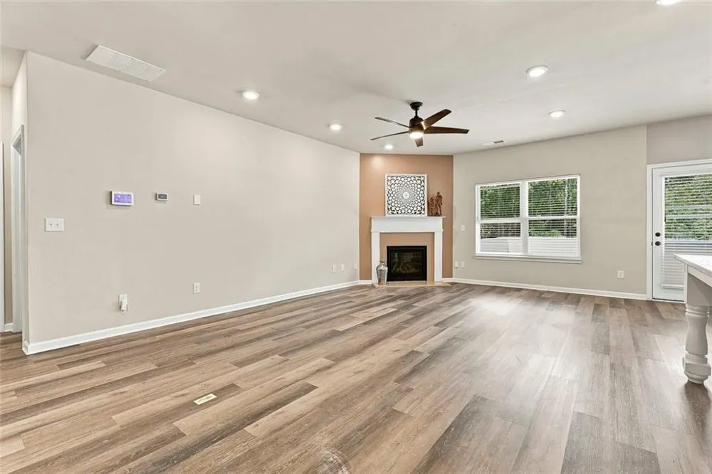 155 Estancia Lane Fayetteville, GA 30215