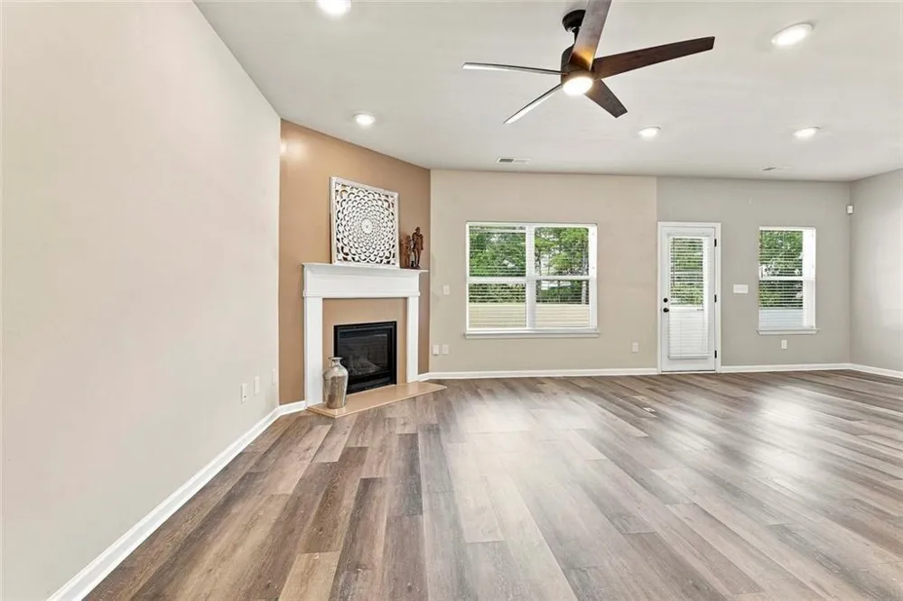155 Estancia Lane Fayetteville, GA 30215