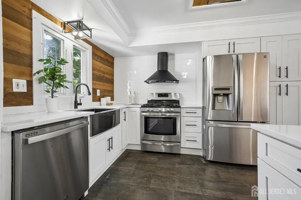 125 Cedar Street Colonia, NJ 07067