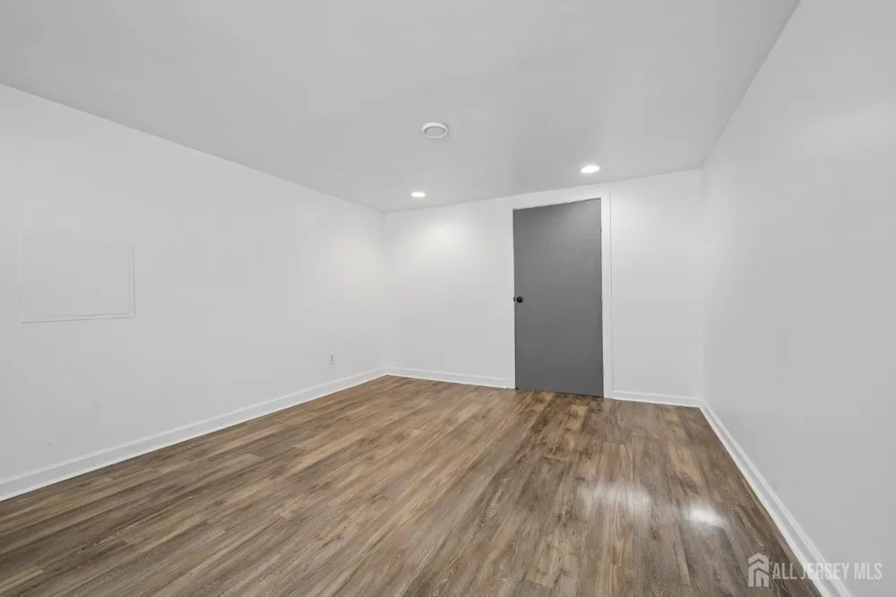 125 Cedar Street Colonia, NJ 07067