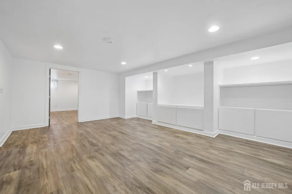 125 Cedar Street Colonia, NJ 07067