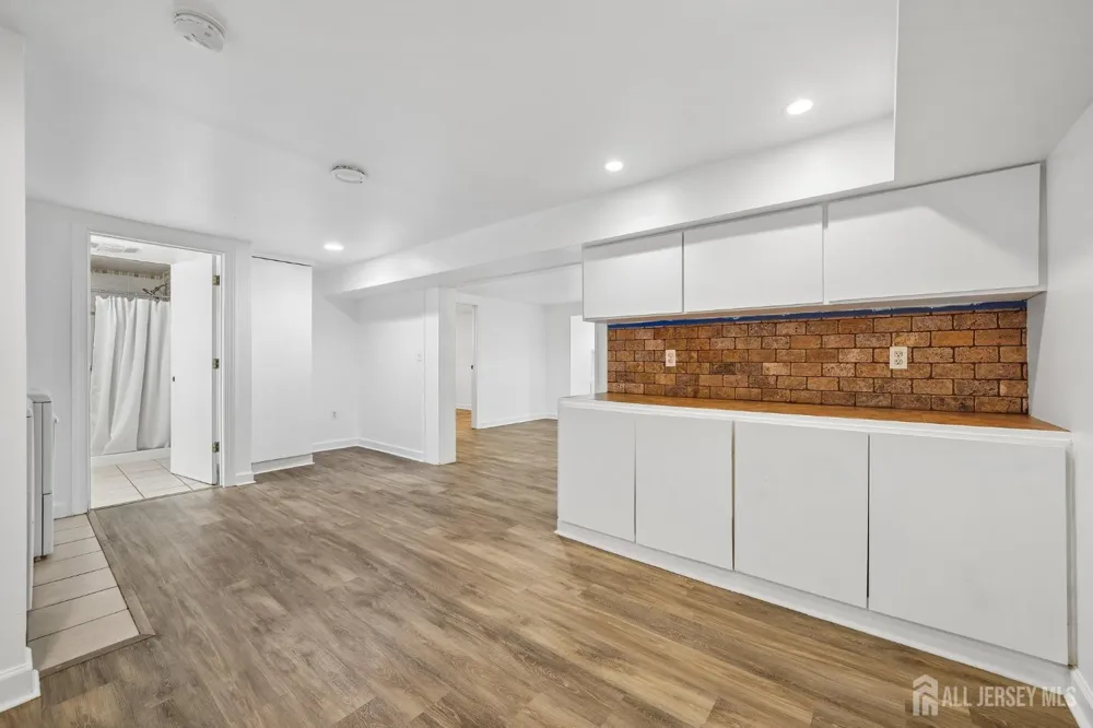 125 Cedar Street Colonia, NJ 07067