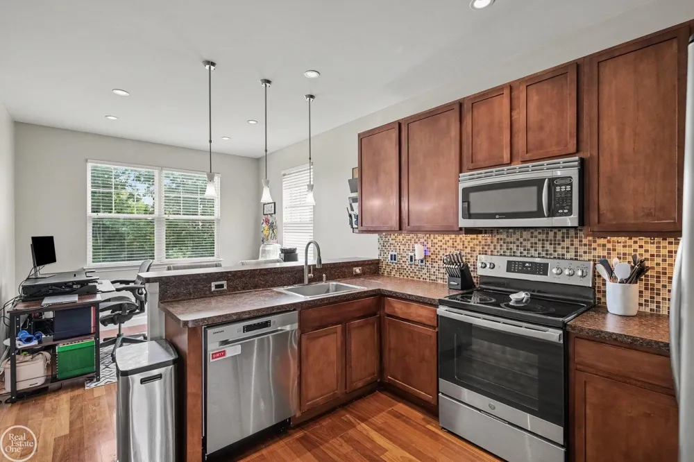 228 WRIGHT STREET Wixom City, MI 48393