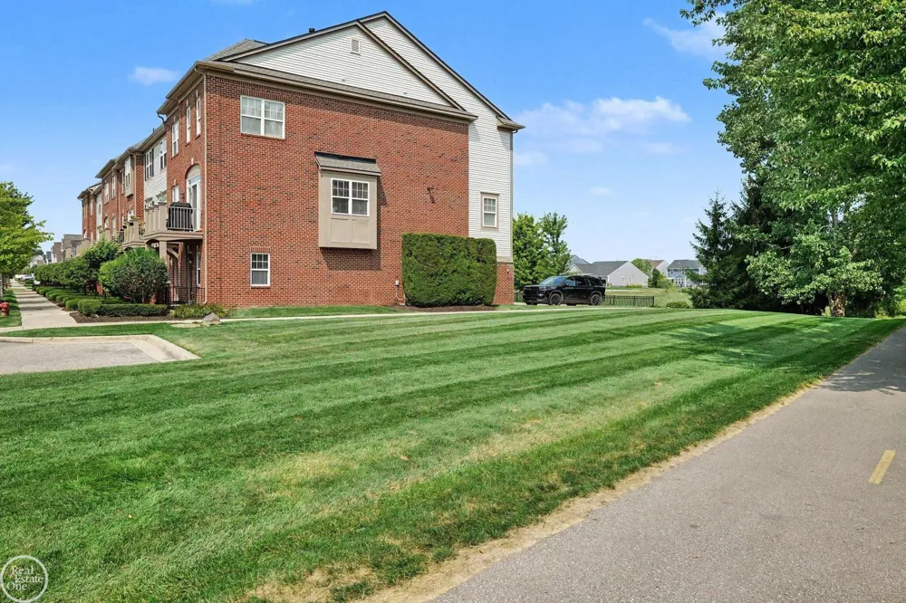 228 WRIGHT STREET Wixom City, MI 48393