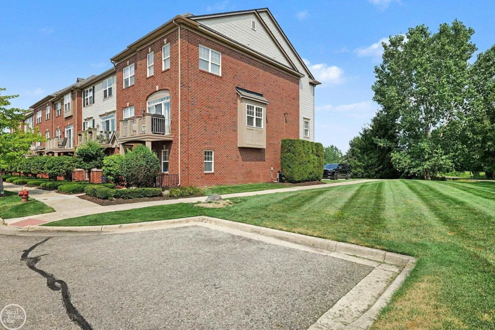 228 WRIGHT STREET Wixom City, MI 48393