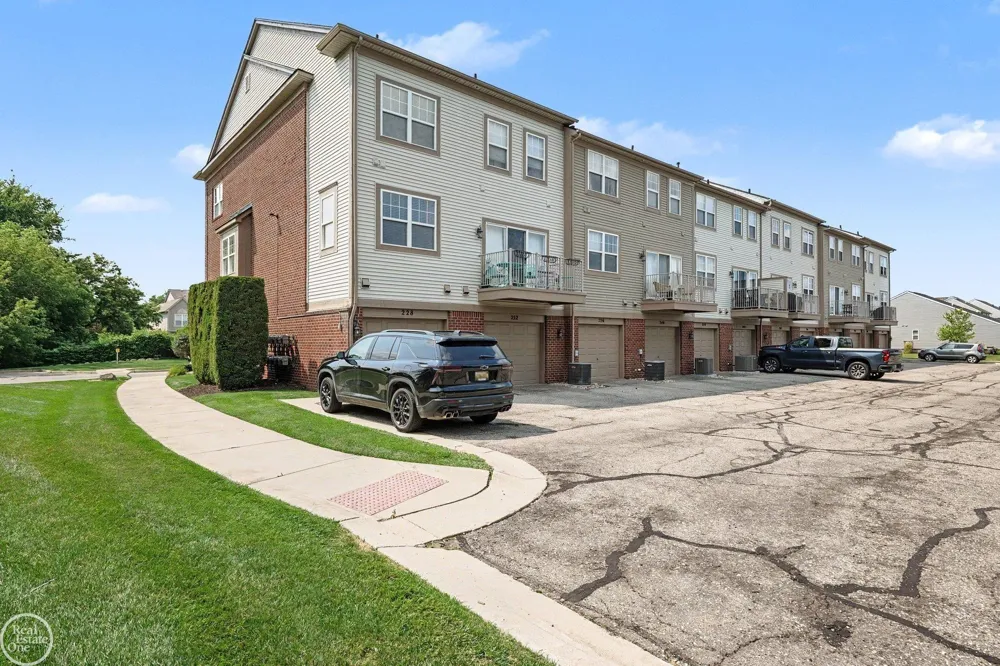 228 WRIGHT STREET Wixom City, MI 48393