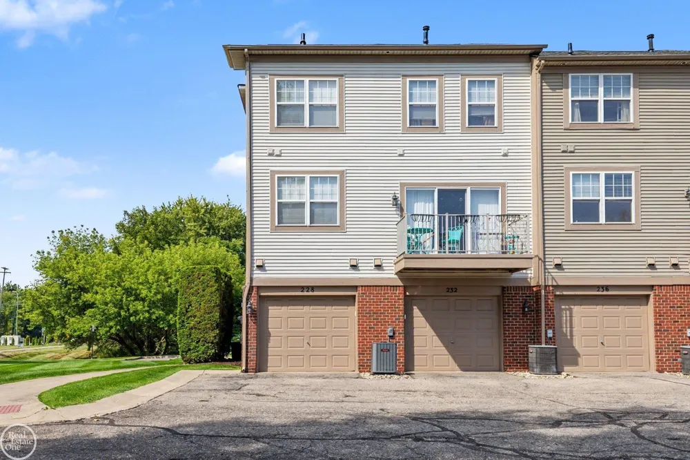 228 WRIGHT STREET Wixom City, MI 48393