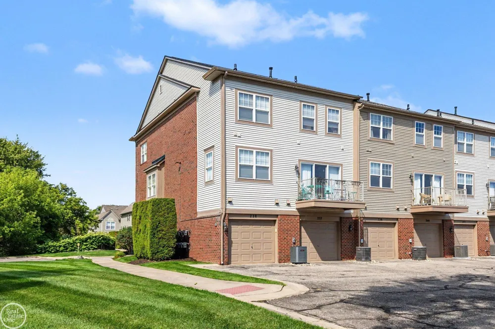 228 WRIGHT STREET Wixom City, MI 48393