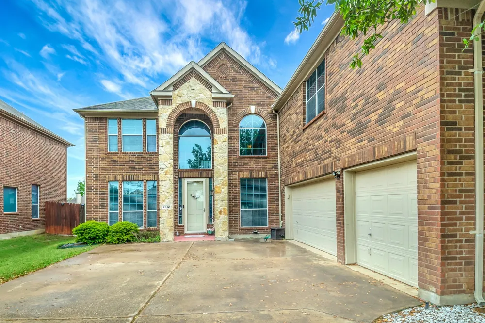 2312 Tawny Owl Road Grand Prairie, TX 75052