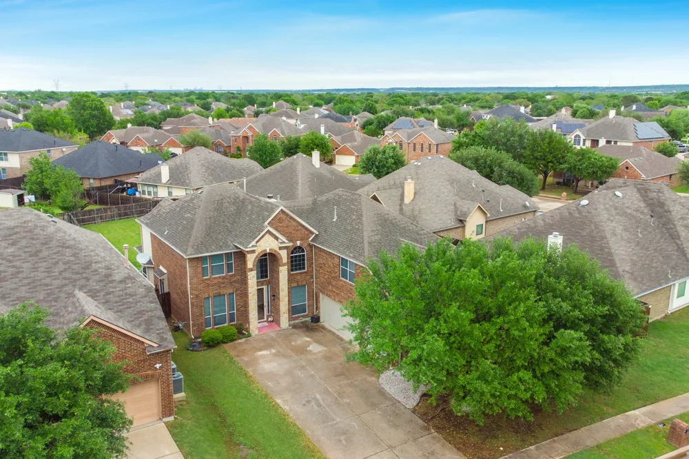 2312 Tawny Owl Road Grand Prairie, TX 75052