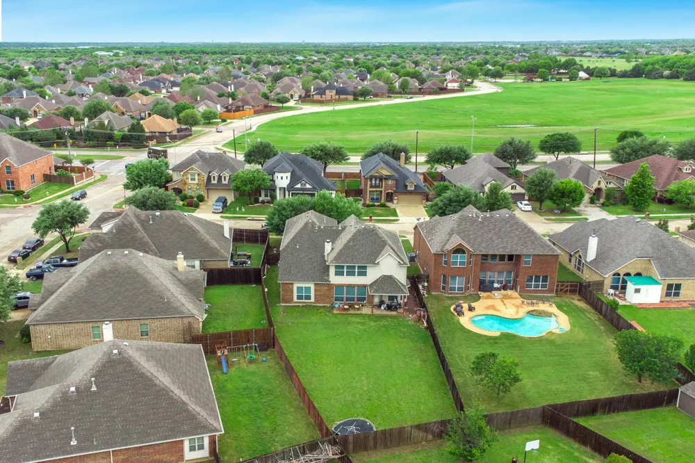 2312 Tawny Owl Road Grand Prairie, TX 75052