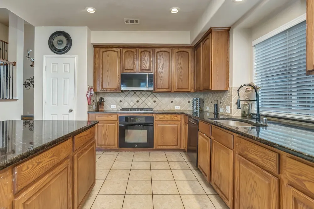 2312 Tawny Owl Road Grand Prairie, TX 75052