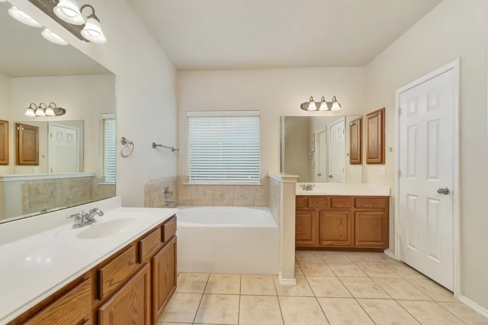 2312 Tawny Owl Road Grand Prairie, TX 75052