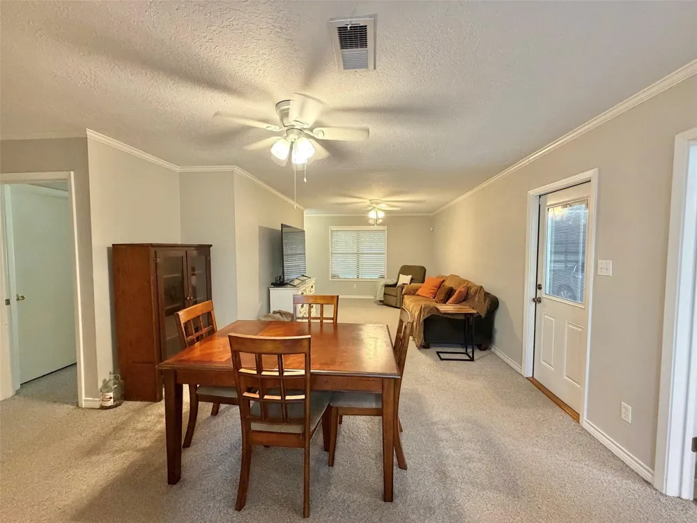 2637 Hampton Lane Port Neches, TX 77651