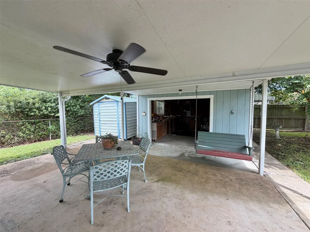 2637 Hampton Lane Port Neches, TX 77651