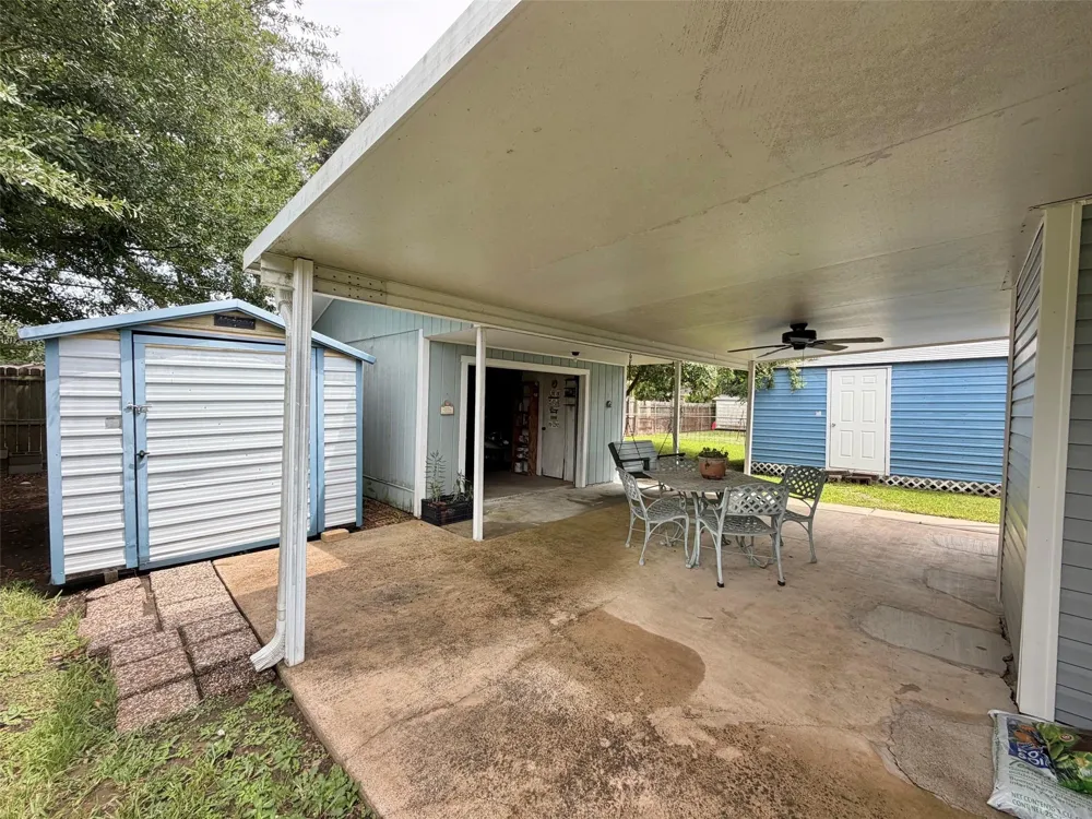 2637 Hampton Lane Port Neches, TX 77651