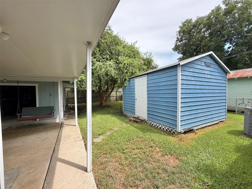 2637 Hampton Lane Port Neches, TX 77651