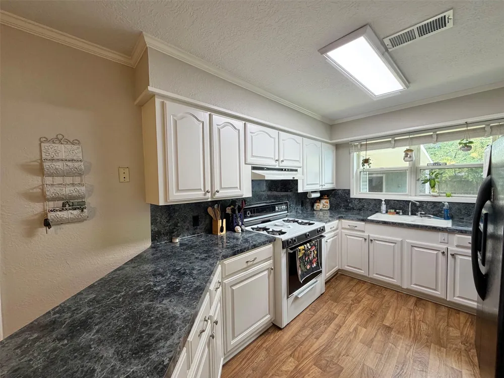 2637 Hampton Lane Port Neches, TX 77651