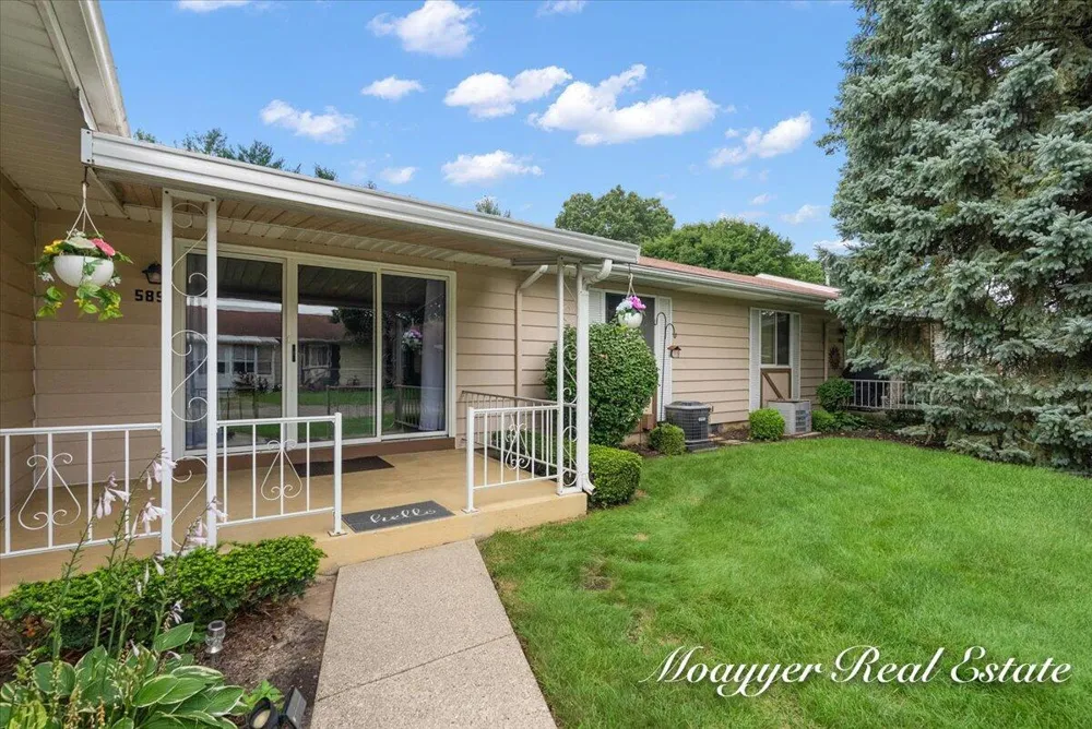 5891 Leisure S Drive SE Kentwood City, MI 49548