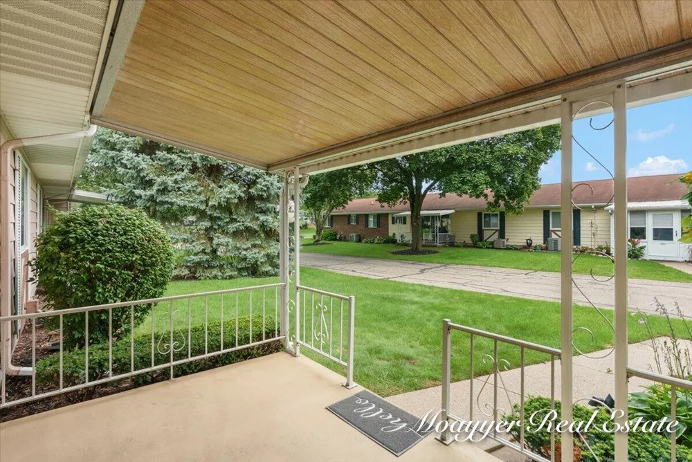 5891 Leisure S Drive SE Kentwood City, MI 49548