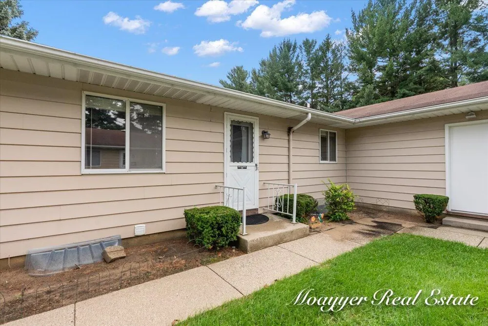 5891 Leisure S Drive SE Kentwood City, MI 49548