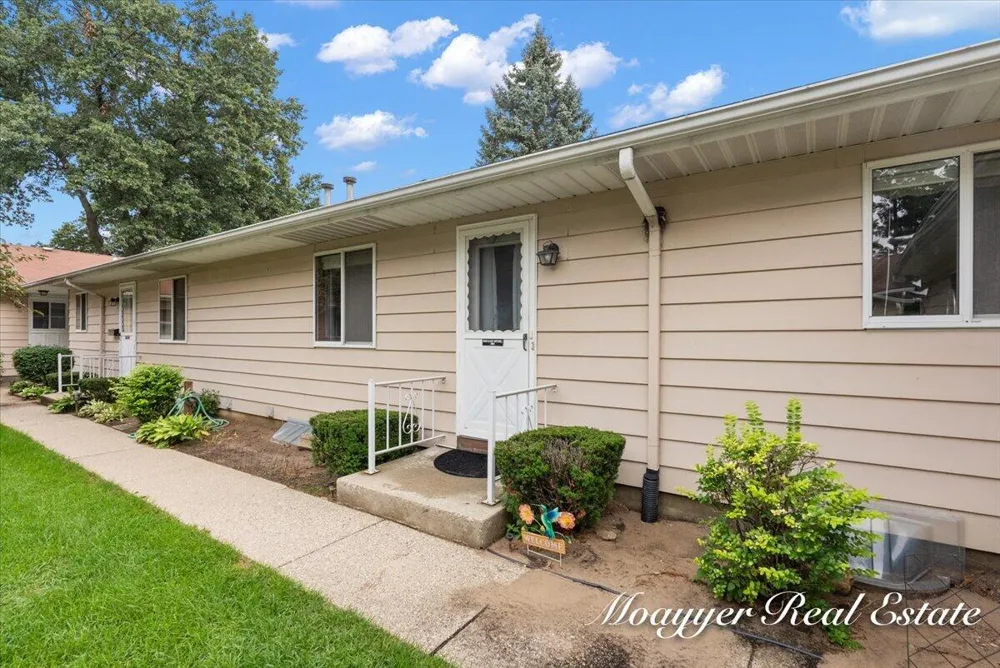 5891 Leisure S Drive SE Kentwood City, MI 49548